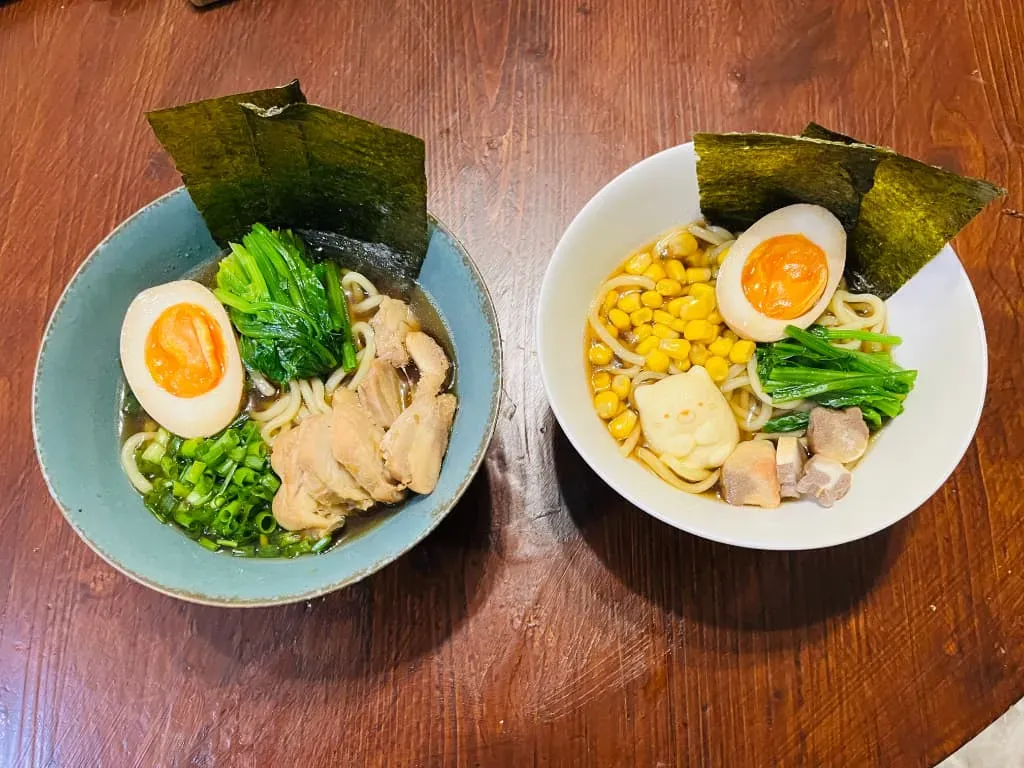 四歩の食器でラーメン